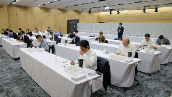 厳正な審査が行われた「SAKE COMPETITION 2025」の審査風景