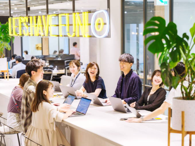 サニーサイドアップのオフィスで働くメンバーの様子