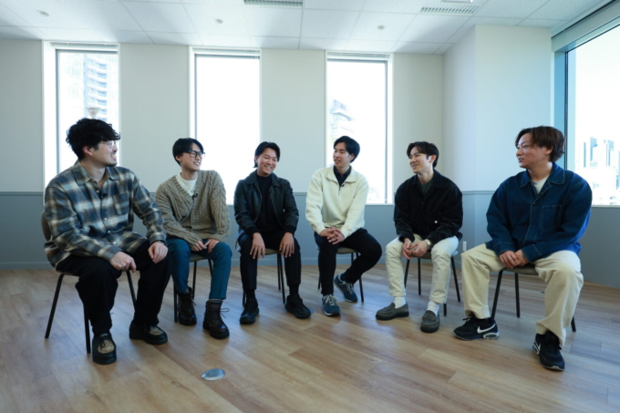 6月15日の父の日に合わせて公開されたWeb動画「これからパパになる僕たちの本音会議」の様子