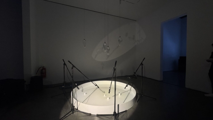 円形の水(The Circular Water)のインスタレーションの様子