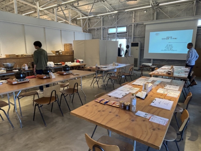 AKOMEYA TOKYO in la kagūにあるAKOMEYA食堂の様子