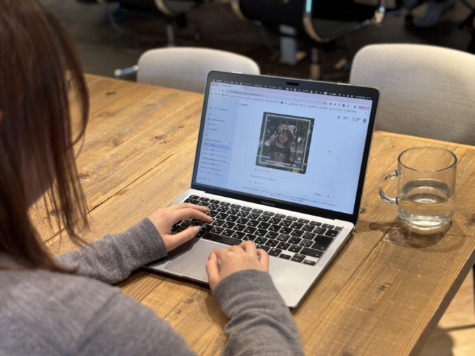 サニーサイドアップグループの社内イベント「AI仮装コンテスト2025」の仮装風景