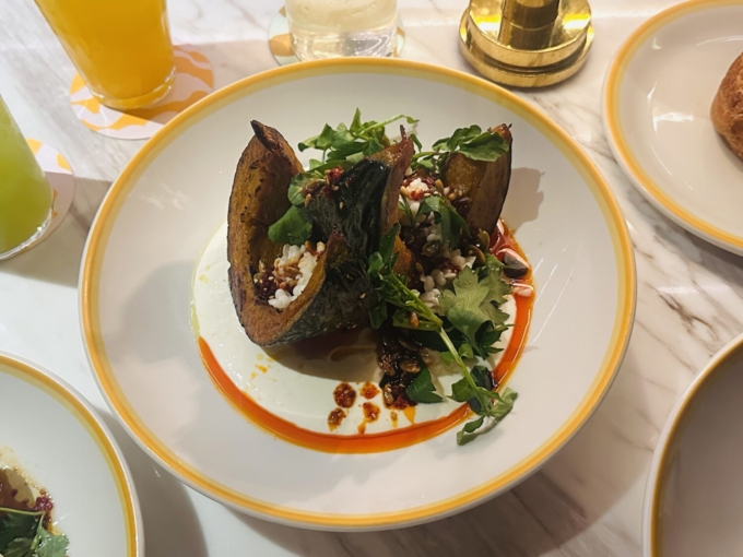 ローストパンプキン-自家製スパイスオイル、シトラスヨーグルト、ハトムギ