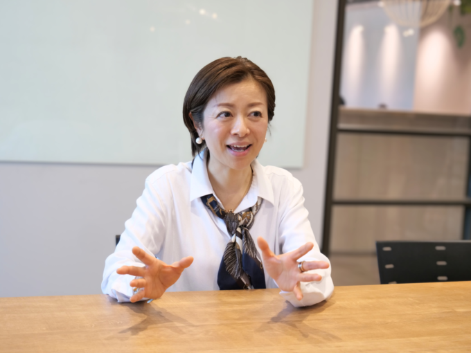 サニーサイドアップ 長谷川景子が話す様子