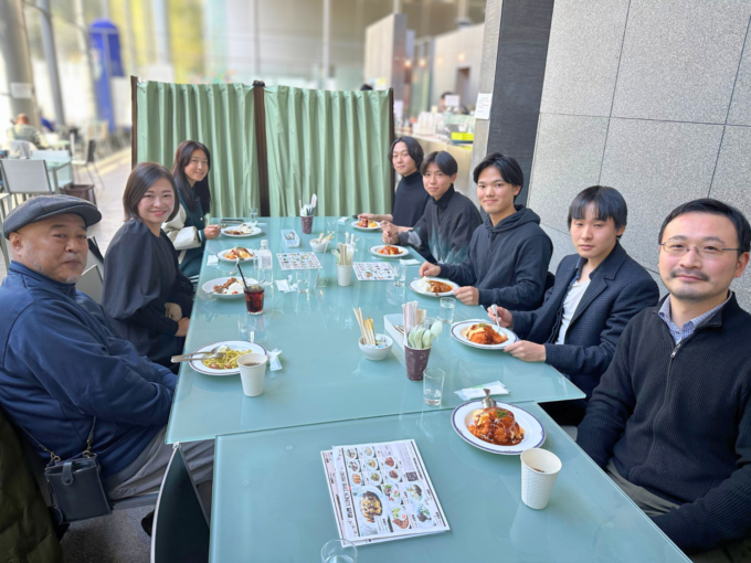 明治大学駿河台キャンパスの少数精鋭 特別クラスの学生とのランチセッション
