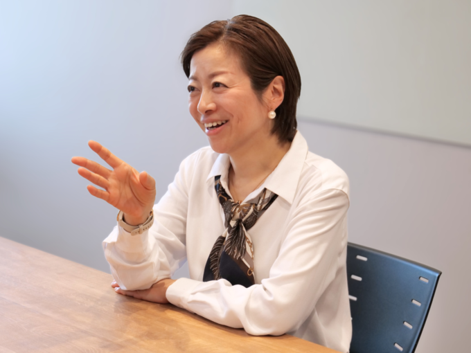 サニーサイドアップ 長谷川景子が話す様子