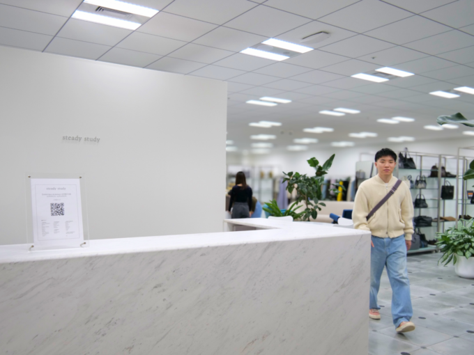 ステディスタディ 宮平が退勤する様子