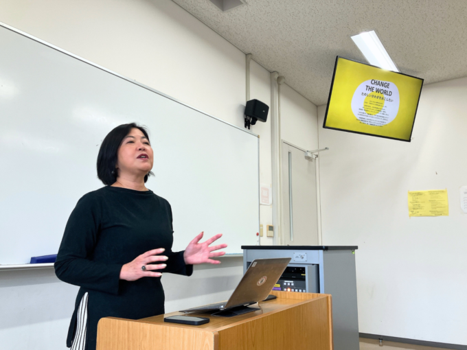 上智大学 文学部新聞学科 国枝ゼミでのサニーサイドアップメンバーの講義の様子