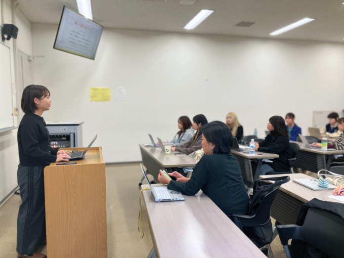 上智大学 文学部新聞学科 国枝ゼミでのサニーサイドアップメンバーの講義の様子