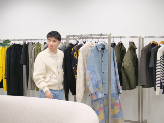 ステディスタディ 宮平がリース業務を行う様子