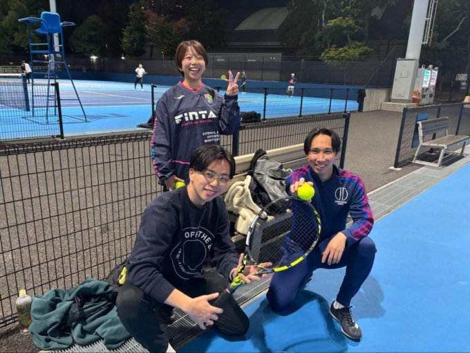 サニーサイドアップグループのテニス部の活動の様子