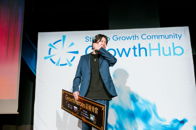 優勝し、感極まる株式会社Oh my teethの関健悟さん