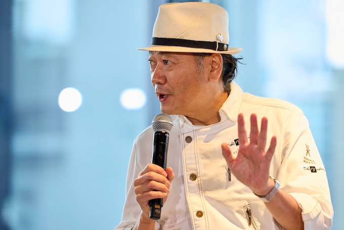 トークセッションでコメントをする鎧塚俊彦さま