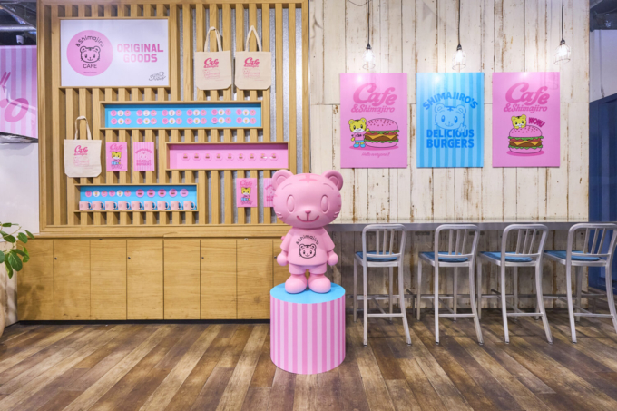 コラボレーションカフェ「Cafe & Shimajiro」の内観