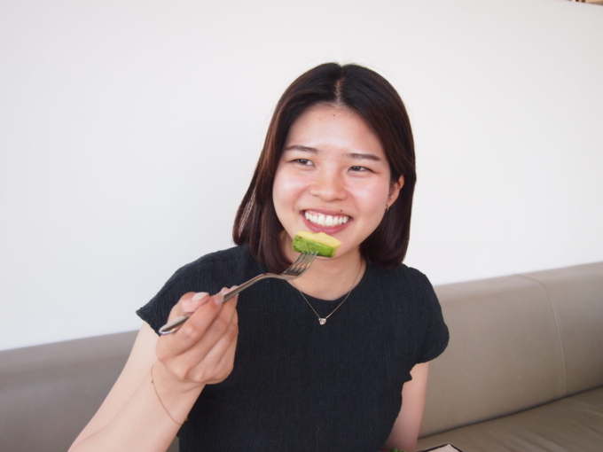 billsの「アボカドトースト - フレッシュコリアンダーとライム」を食べるサニーサイドアップ 斉藤