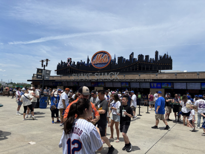 MLBのニューヨーク・メッツの本拠地、シティ・フィールドの様子