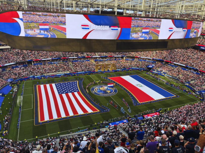 ロサンゼルスで行われた、開催国アメリカでのアメリカ代表のW杯の開幕戦の様子。