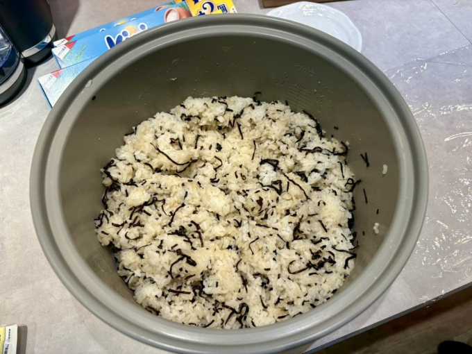 「昆布おにKiri」をつくる様子