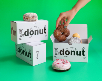 現代美術作家・平子雄一氏と大人気生ドーナツ専門店「I'm donut？」との限定コラボドーナツ