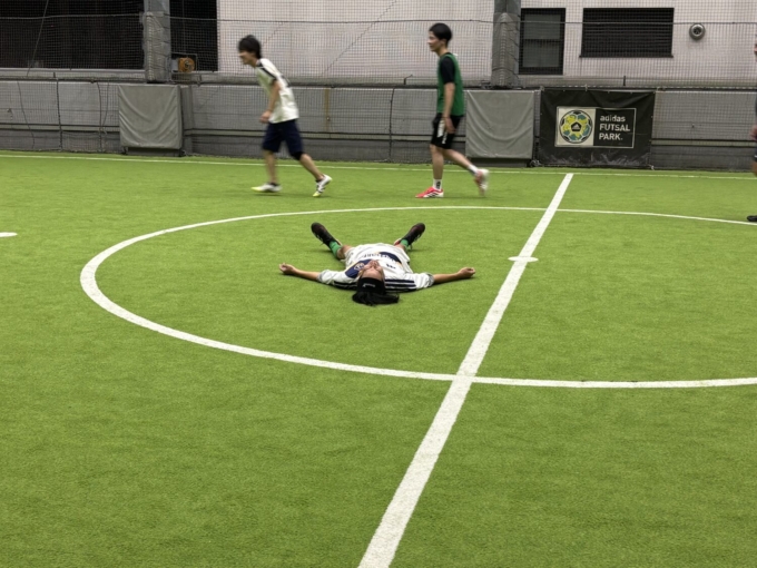 サニーサイドアップグループのフットサル部の活動の様子