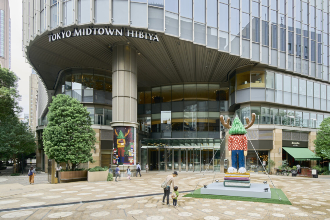 「HUMAN AND NATURE」東京ミッドタウン日比谷 日比谷ステップ広場 屋外展示風景